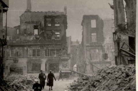 Poznań 1945  na fotografiach  Zbigniewa Zielonackiego – pocztówka 43 z 67